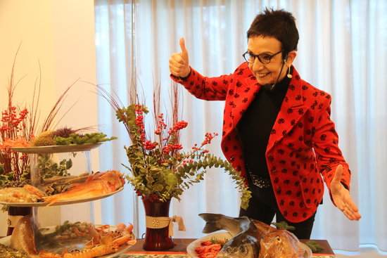 Catalan chef Carme Ruscalleda posing beside fresh seafood (by Àlex Recolons)